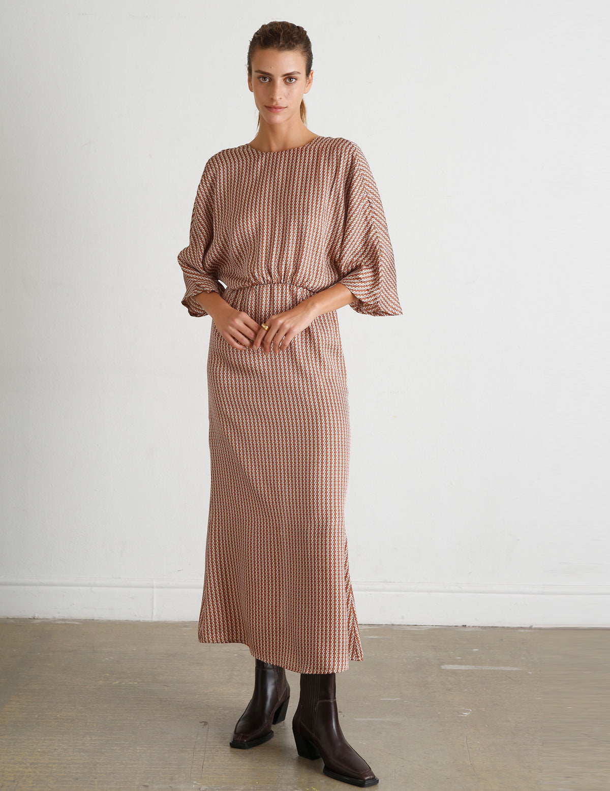 שמלת KIM כוורת חום