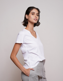 Alef Alef | אלף אלף - בגדי מעצבים | NO 13 V NECK T-SHIRT WHITE